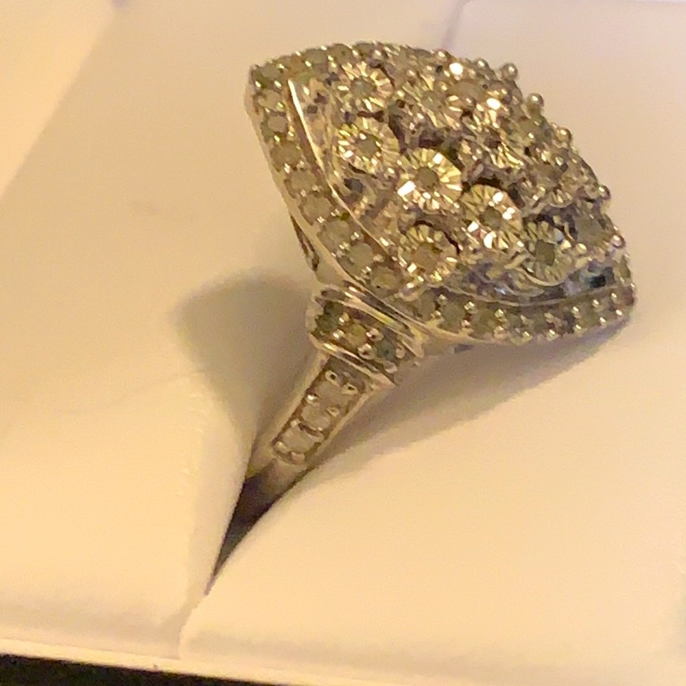 Size 6 .925 SS real diamond ring - Picture 4 of 5